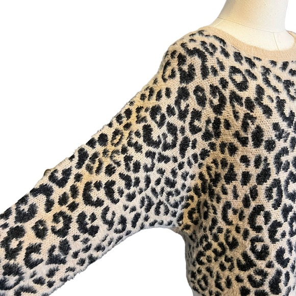 Jessica Simpson Blush Leopard Sweater Size Small - Picture 2 of 5